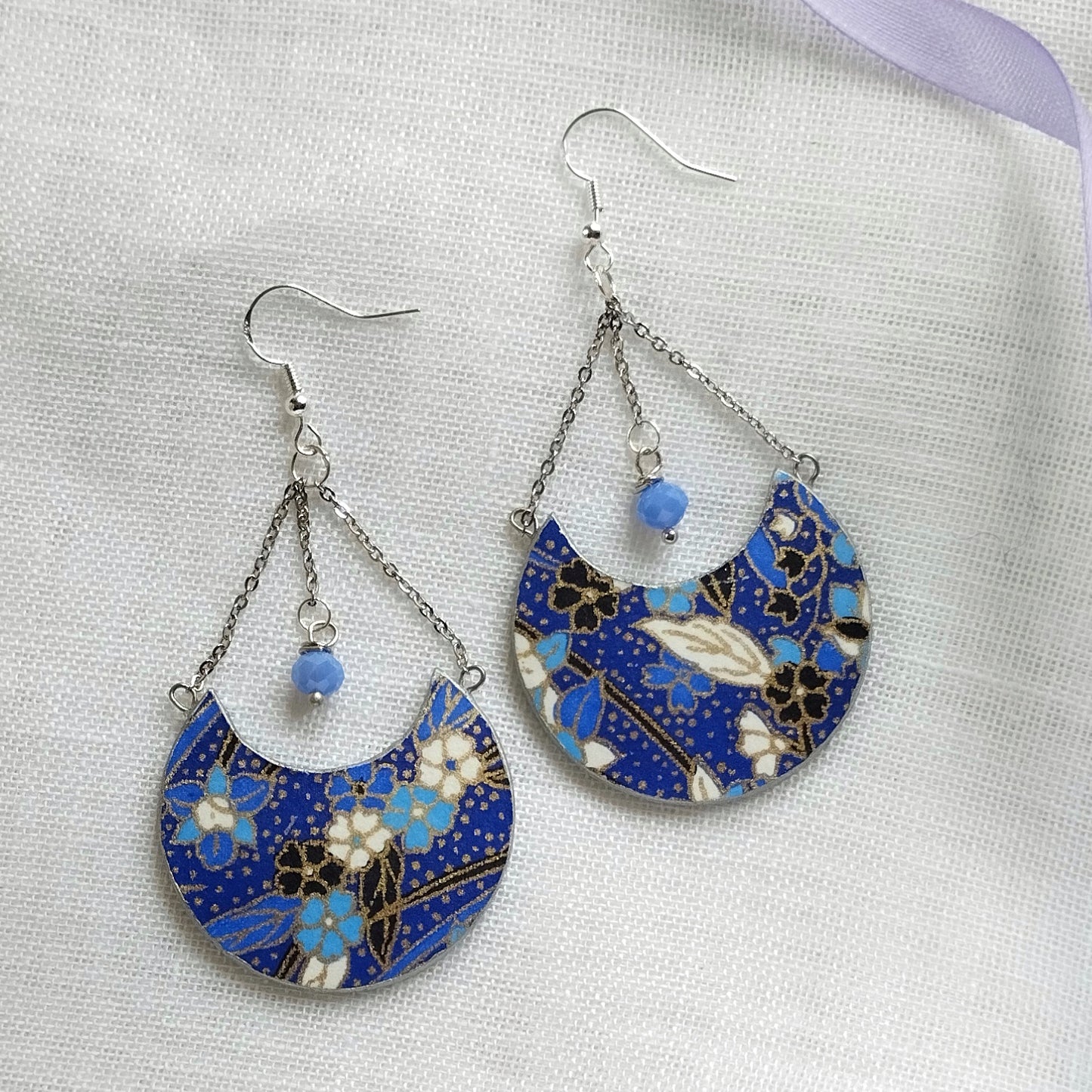Orecchini di carta pendenti in carta giapponese chiyogami blu - nero - azzurro - argento - modello INDIRA