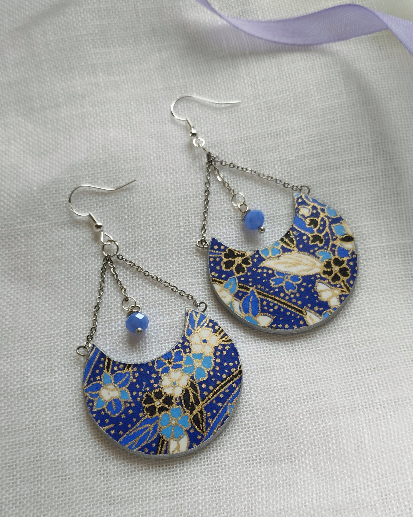 Orecchini di carta pendenti in carta giapponese chiyogami blu - nero - azzurro - argento - modello INDIRA
