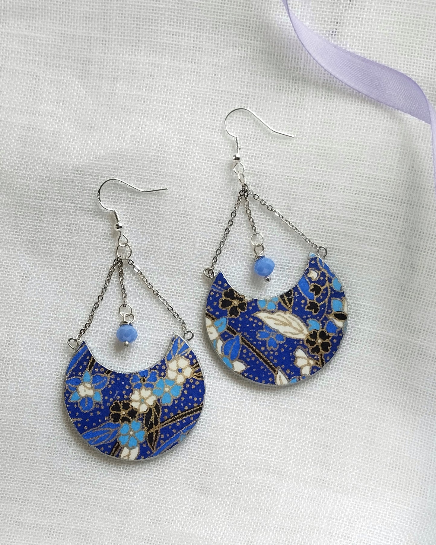 Orecchini di carta pendenti in carta giapponese chiyogami blu - nero - azzurro - argento - modello INDIRA